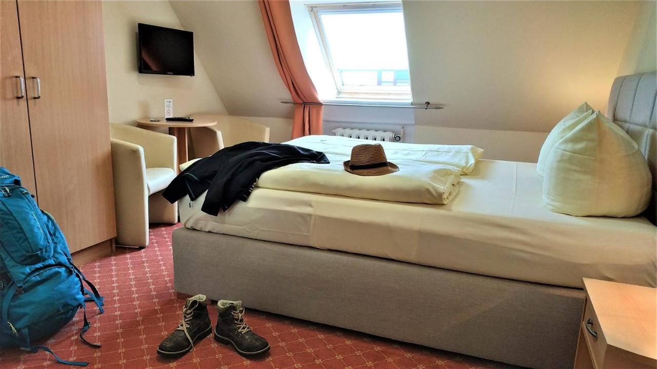 Small Double Room,1101369357:JPEG